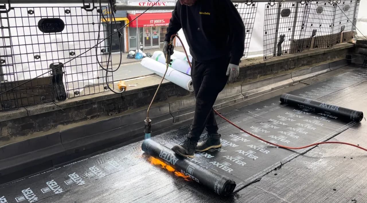 Felt roof installation in London